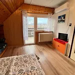 Apartament A Festo Vendeghaza / The Painter's Zánka