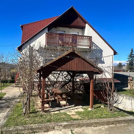 A Festo Vendeghaza / The Painter's * Zánka