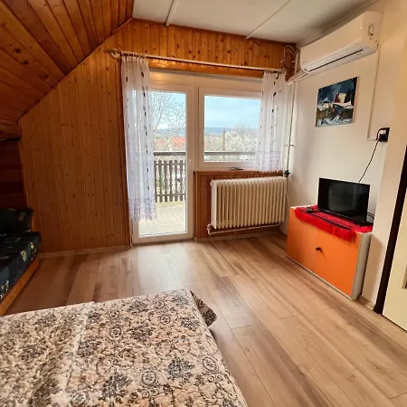 Apartment A Festo Vendeghaza / The Painter's Zanka