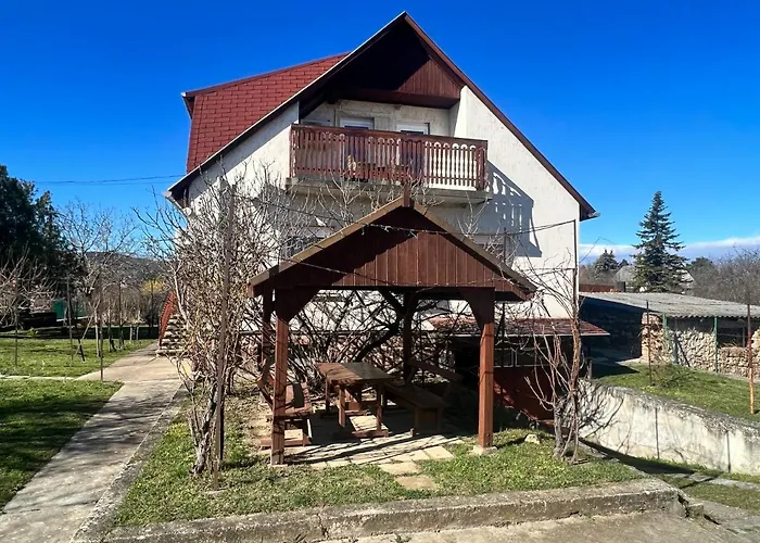 A Festo Vendeghaza / The Painter's * Zánka