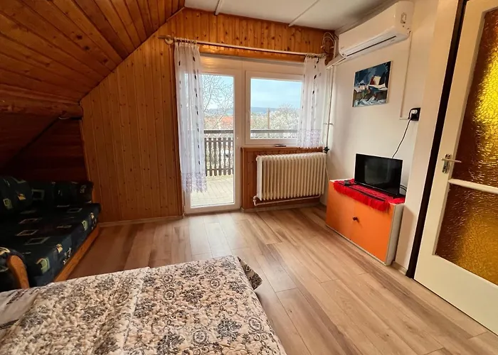 דירה A Festo Vendeghaza / The Painter's Zánka